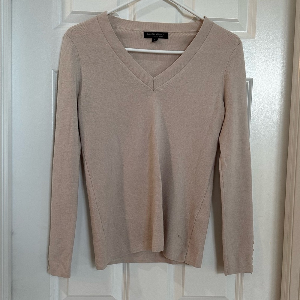 Woman’s Gray Tan Lightweight V-Neck Sweater